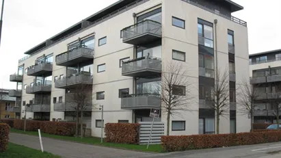 Lys og stor lejlighed i Aalborg, tæt på travbanen, Vestre Fjordpark, Streetfood etc.